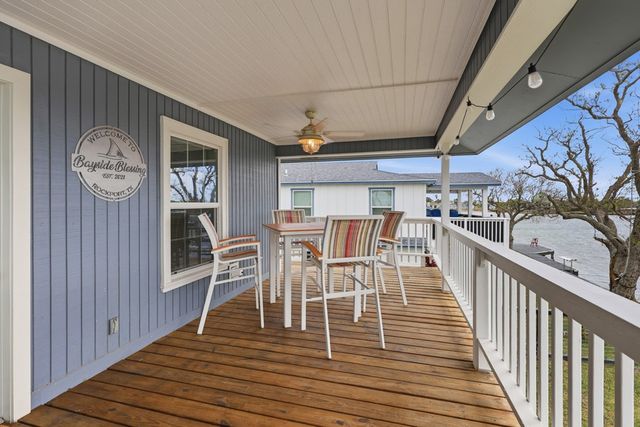 3 Scallop Dr, Rockport, TX 78382