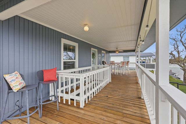 3 Scallop Dr, Rockport, TX 78382