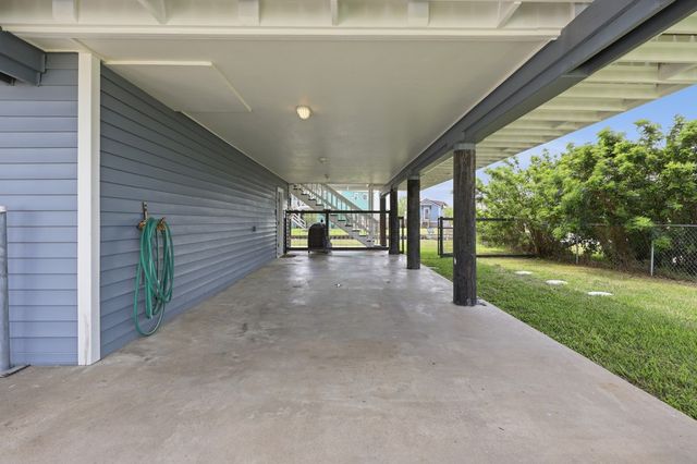 3 Scallop Dr, Rockport, TX 78382