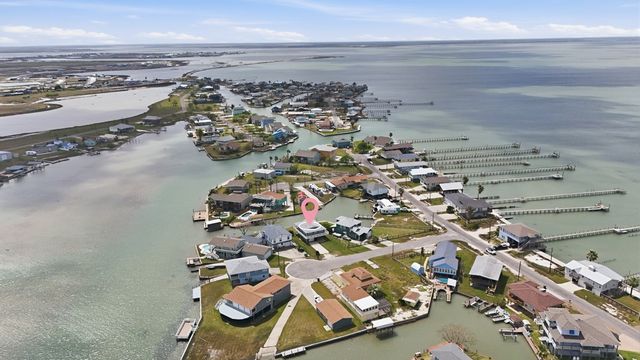 3 Scallop Dr, Rockport, TX 78382