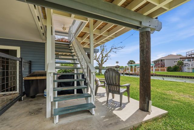 3 Scallop Dr, Rockport, TX 78382
