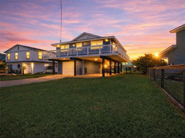 3 Scallop Dr, Rockport, TX 78382