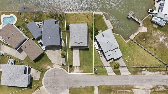 3 Scallop Dr, Rockport, TX 78382