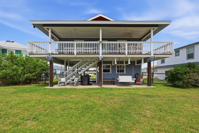 3 Scallop Dr, Rockport, TX 78382