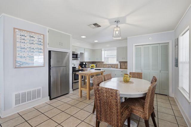 3 Scallop Dr, Rockport, TX 78382