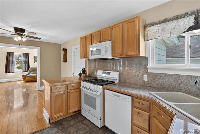410 S Center Street, Howell, MI 48843