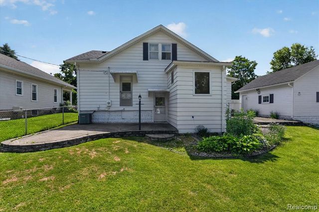 410 S Center Street, Howell, MI 48843