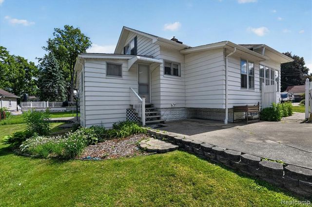 410 S Center Street, Howell, MI 48843