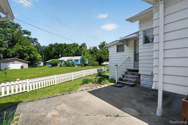 410 S Center Street, Howell, MI 48843