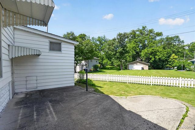 410 S Center Street, Howell, MI 48843