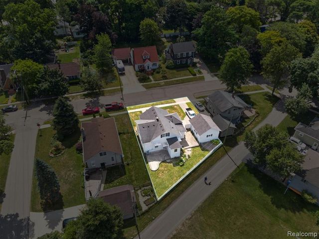410 S Center Street, Howell, MI 48843