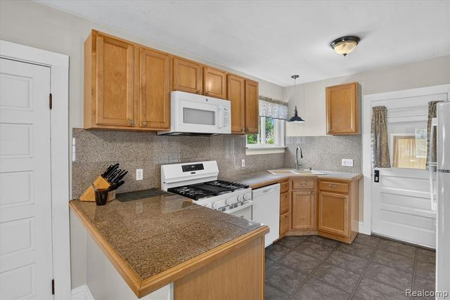 410 S Center Street, Howell, MI 48843