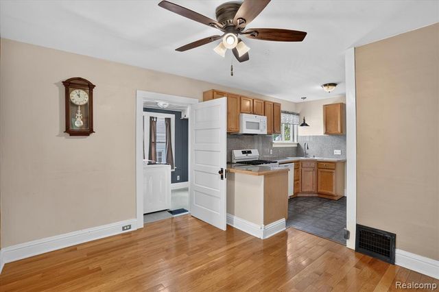 410 S Center Street, Howell, MI 48843