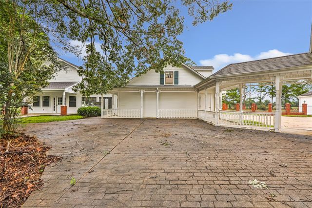 1331 County Road 2071, Hull, TX 77564