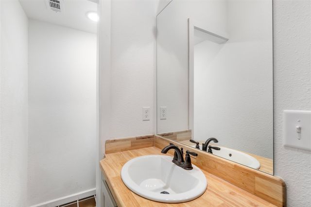 1331 County Road 2071, Hull, TX 77564