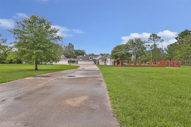 1331 County Road 2071, Hull, TX 77564