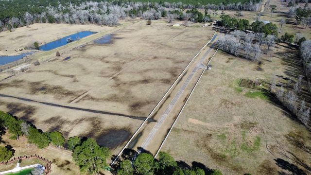 1331 County Road 2071, Hull, TX 77564