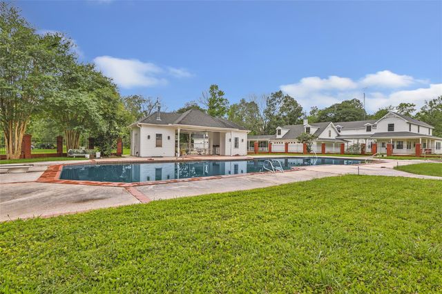 1331 County Road 2071, Hull, TX 77564