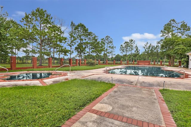 1331 County Road 2071, Hull, TX 77564