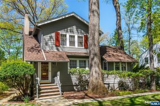 34 Mountain Road, Verona, NJ 07044