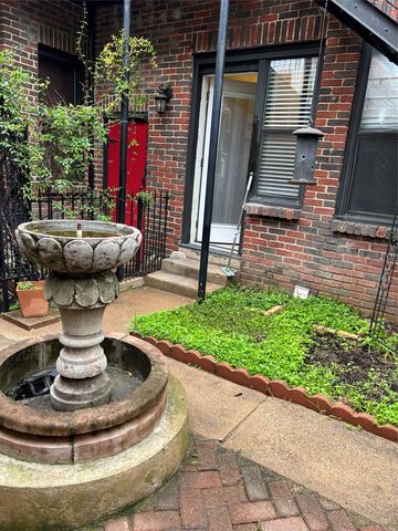 826 Blaylock Drive 2, Dallas, TX 75203