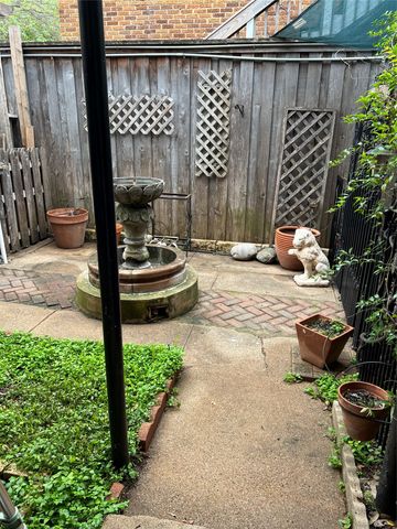 826 Blaylock Drive 2, Dallas, TX 75203