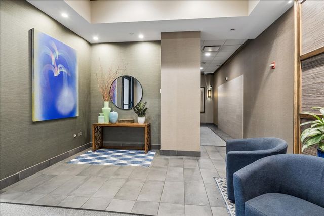 1124 LAKE Street 503, Oak Park, IL 60301