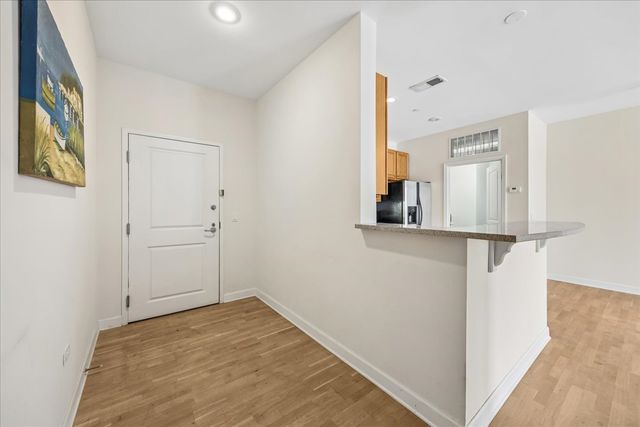 1124 LAKE Street 503, Oak Park, IL 60301