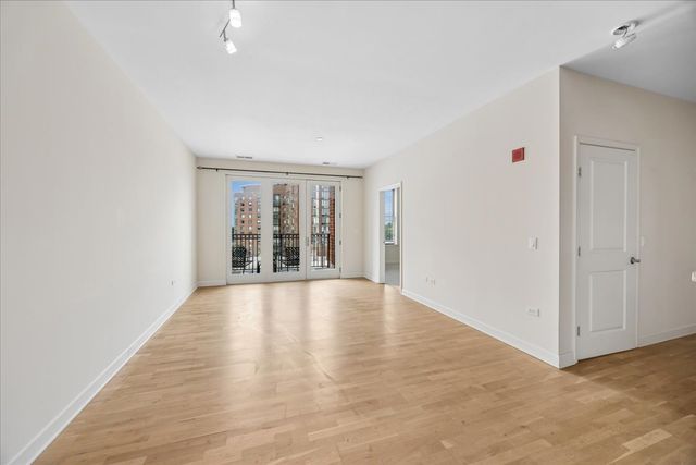 1124 LAKE Street 503, Oak Park, IL 60301