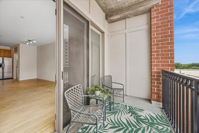 1124 LAKE Street 503, Oak Park, IL 60301