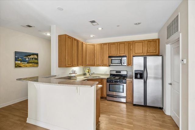 1124 LAKE Street 503, Oak Park, IL 60301