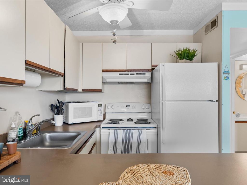 Image 15 of property listing at 17 70TH ST #25, Ocean City, MD 21842