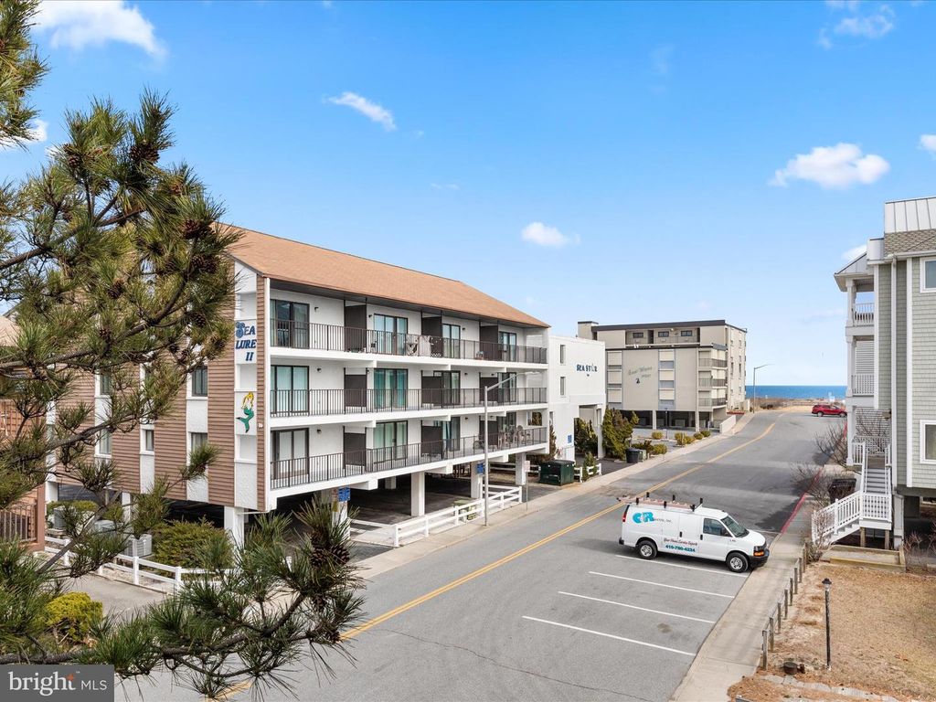 Image 2 of property listing at 17 70TH ST #25, Ocean City, MD 21842