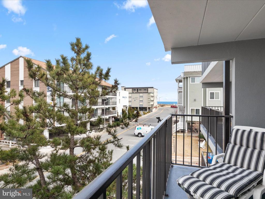 Image 3 of property listing at 17 70TH ST #25, Ocean City, MD 21842