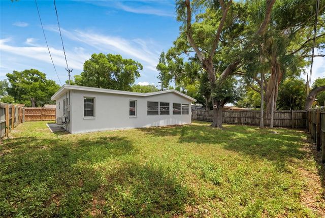 2952 WEBLEY DRIVE, Largo, FL 33771