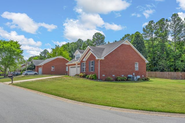 320 Maple Park Dr, Clarksville, TN 37040