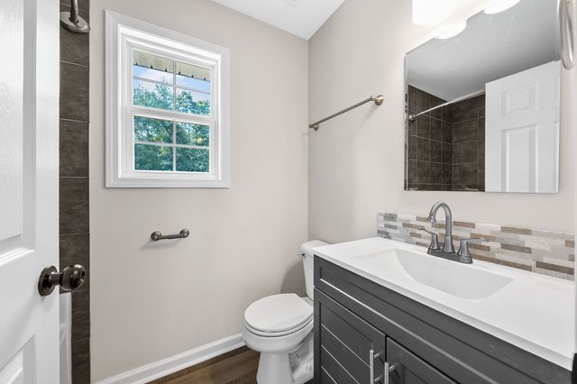 320 Maple Park Dr, Clarksville, TN 37040