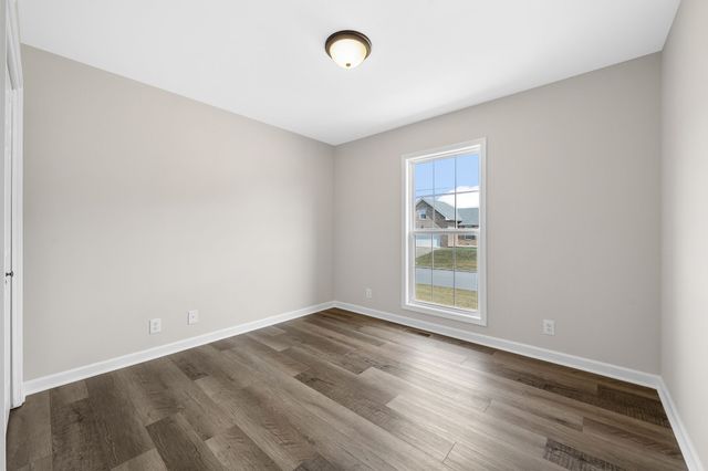 320 Maple Park Dr, Clarksville, TN 37040