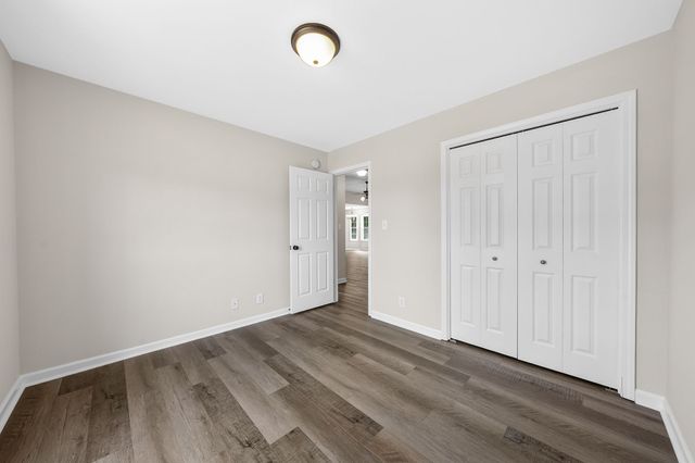 320 Maple Park Dr, Clarksville, TN 37040