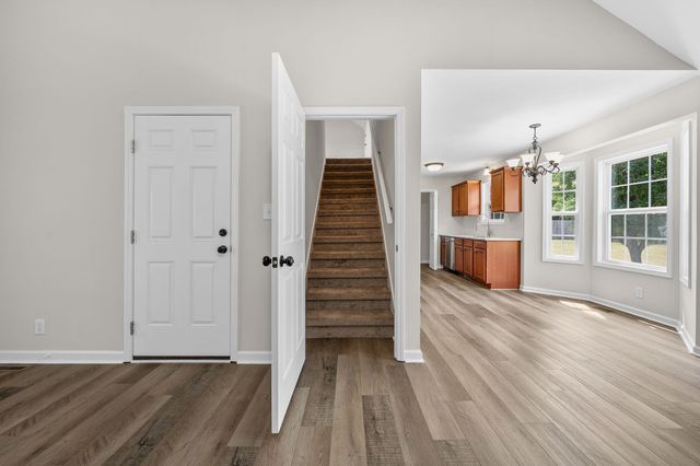 320 Maple Park Dr, Clarksville, TN 37040