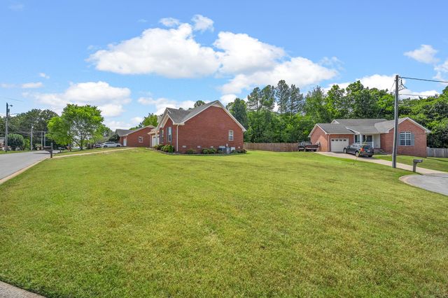 320 Maple Park Dr, Clarksville, TN 37040
