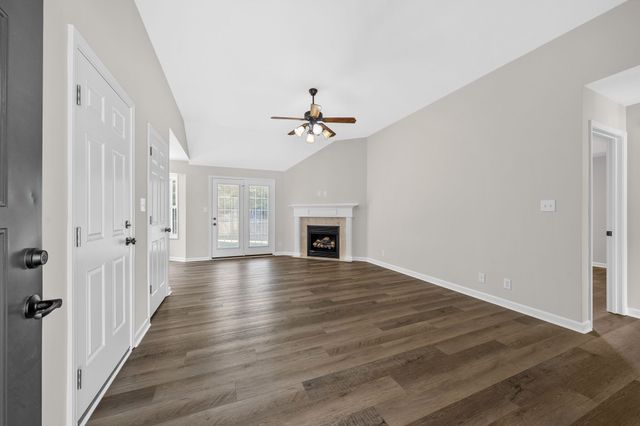 320 Maple Park Dr, Clarksville, TN 37040