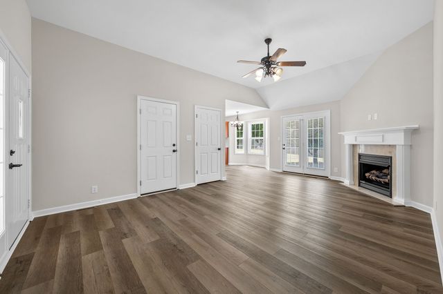 320 Maple Park Dr, Clarksville, TN 37040
