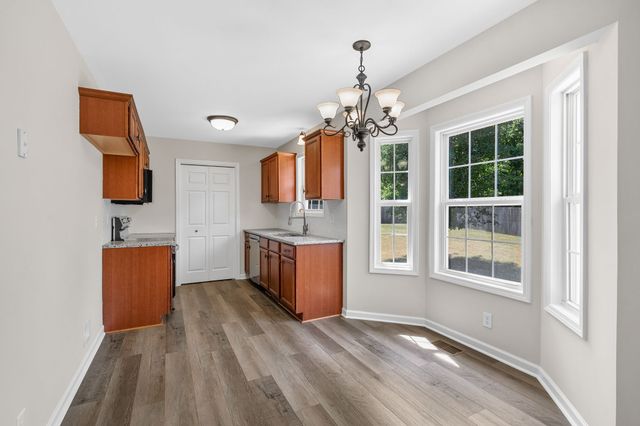 320 Maple Park Dr, Clarksville, TN 37040