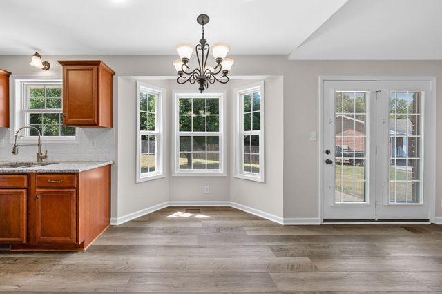 320 Maple Park Dr, Clarksville, TN 37040