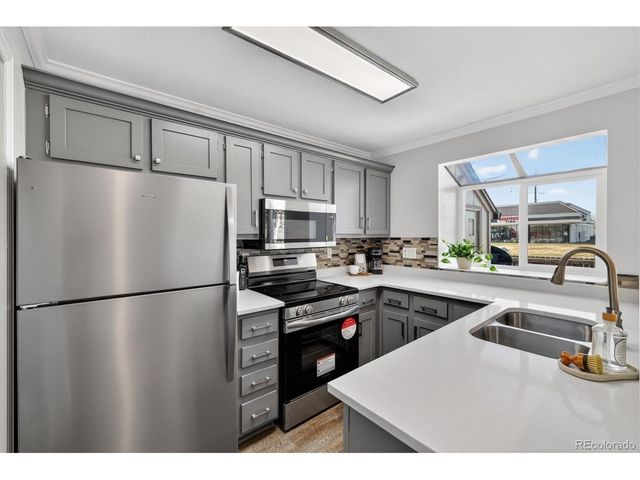 17158 E Whitaker Dr B, Aurora, CO 80015