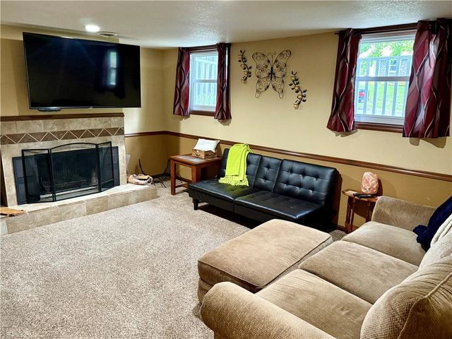 1022 W COOPER Street, Maryville, MO 64468