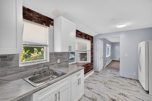 3 Hickory Place, Bay Shore, NY 11706