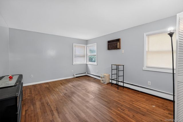 3 Hickory Place, Bay Shore, NY 11706