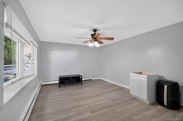 3 Hickory Place, Bay Shore, NY 11706